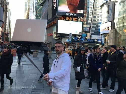 HDI板廠資訊：畫面太美！MacBook自拍桿你敢用嗎？