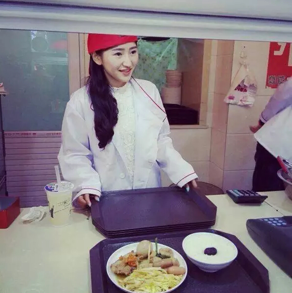 PCB廠：江西高校“食堂女神”走紅，咱食堂的鮮肉有話想說