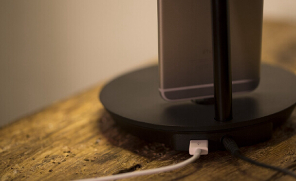 PCB廠：床頭柜太小東西太多？這盞臺燈解決所有問題