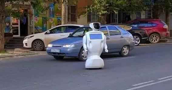 線路板廠之機(jī)器人傷人事件？媽的，人工智障！