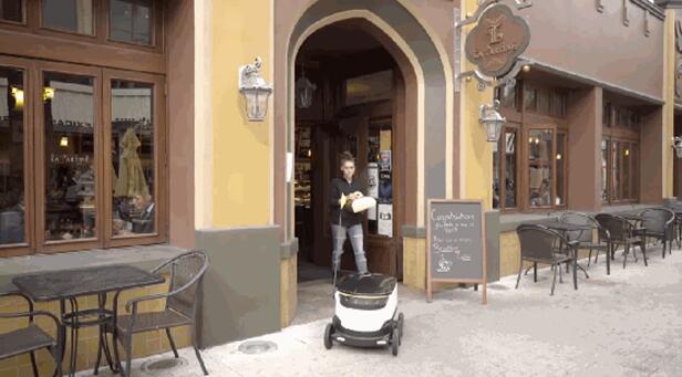 PCB廠資訊：送餐小哥要失業(yè) 這活兒以后機器人就能干了！