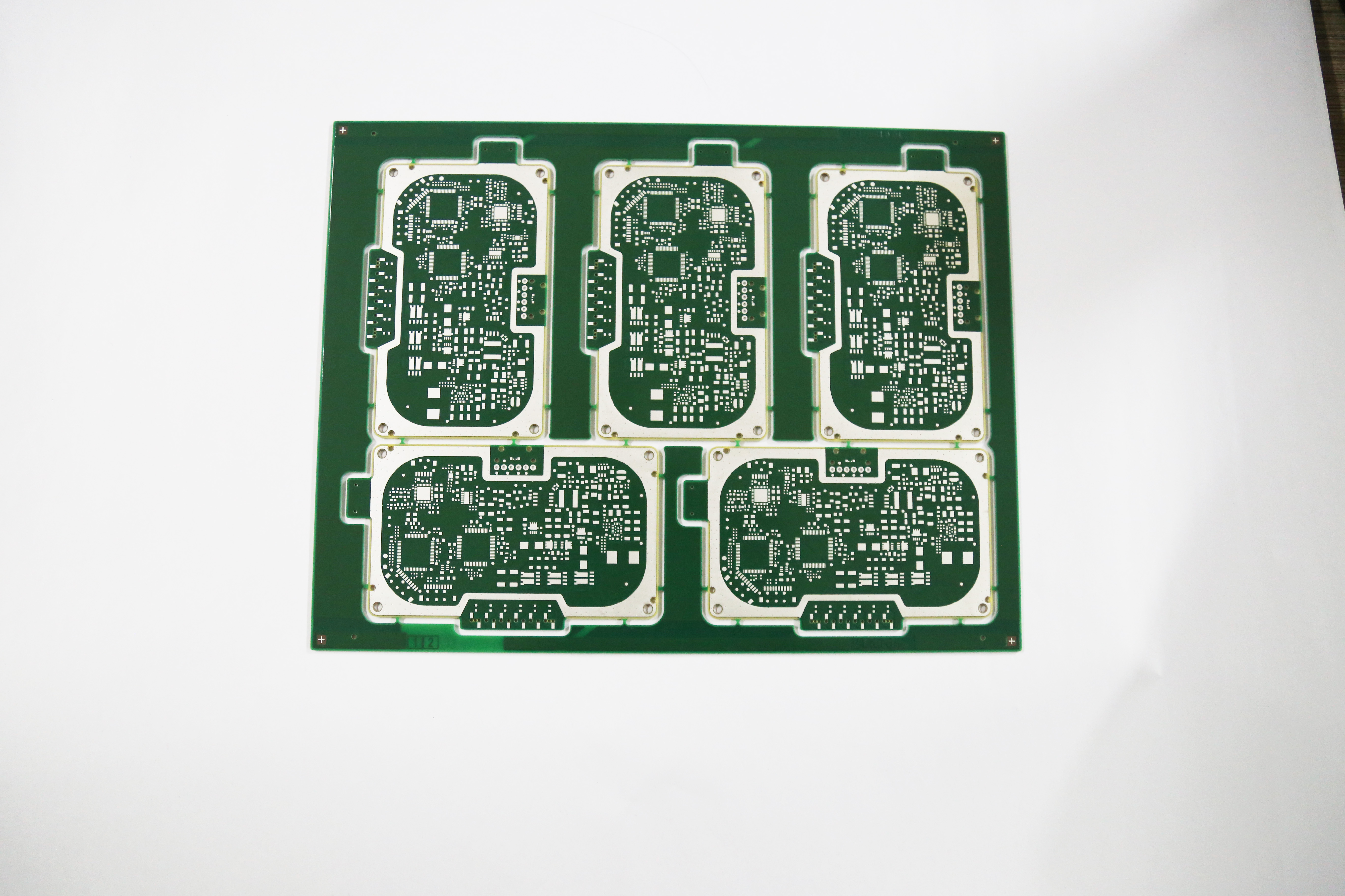 指紋識別軟硬結(jié)合板廠告訴你為什么PCB線路板上要堵過孔？