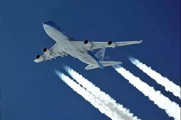 電路板廠的你知道飛機“拉煙”是怎么回事？