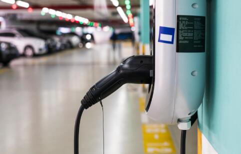 汽車線路板之電動汽車通過換電池實現(xiàn)續(xù)航升級有什么利弊？