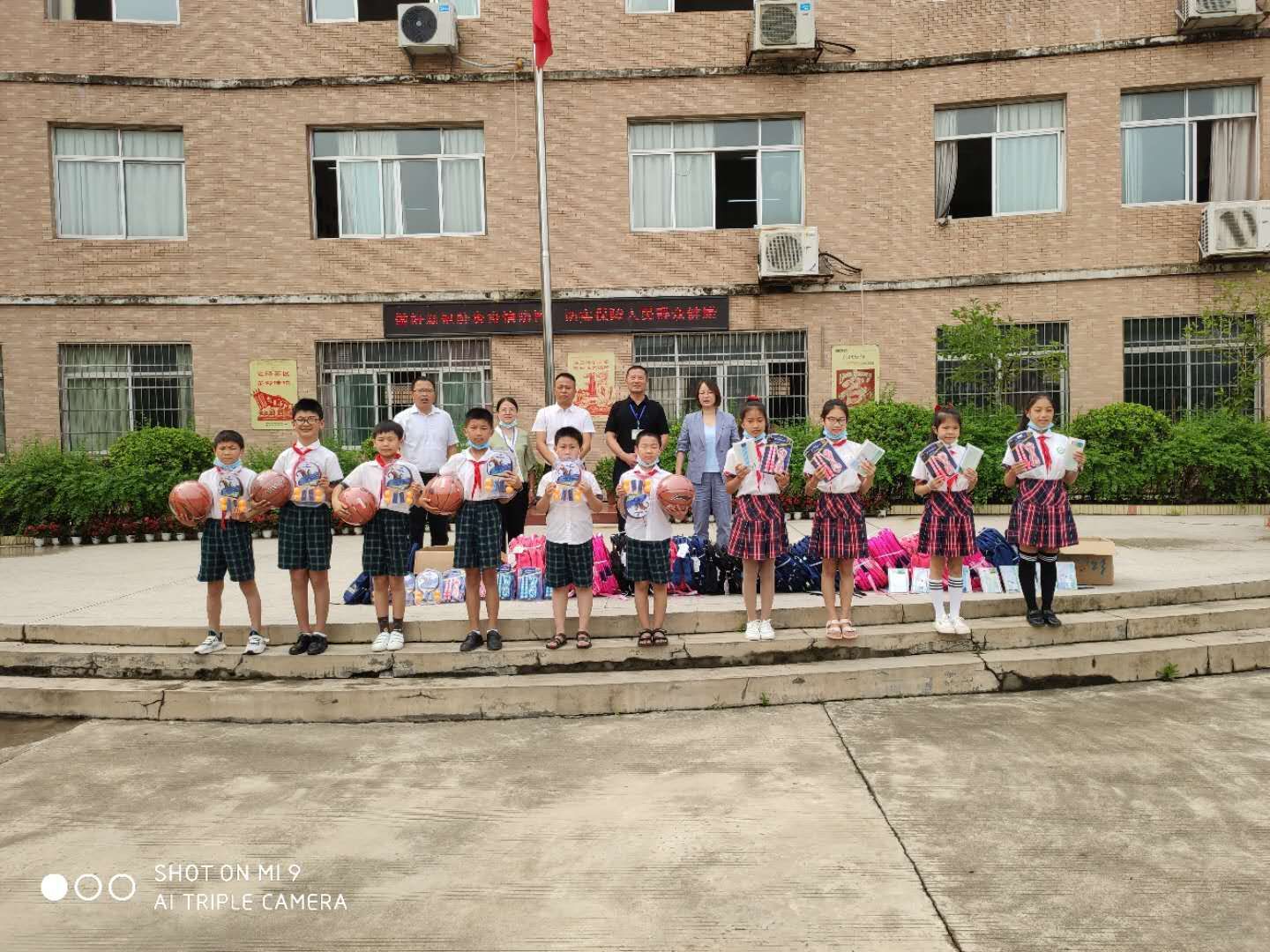 贛州深聯(lián)HDI廠 | “六●一”慰問特殊兒童，守護童心！