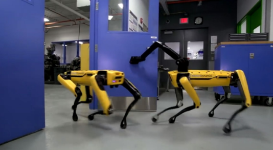 PCB廠之外觀獨特的新型機器人亮相